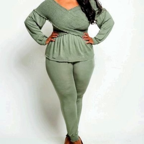 Beautiful 2 piece peplum top pant set - Picture 1 of 5